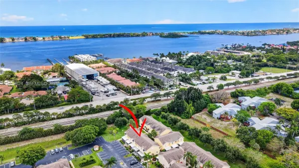 341 Waterside Drive, Unit 341, Hypoluxo, FL, 33462