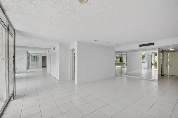 4230 Deste Court 107, Lake Worth, FL 33467