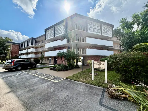 2901 NW 46th Avenue, Unit 304, Lauderdale Lakes, FL, 33313