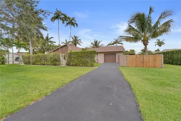 417 SE 4th Street, Dania Beach, FL 33004