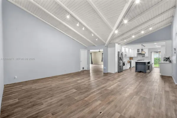 8176 Pine Circle, Unit 6, Tamarac, FL, 33321