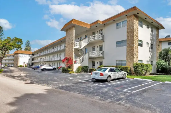 4805 NW 35th Street, Unit 416, Lauderdale Lakes, FL, 33319
