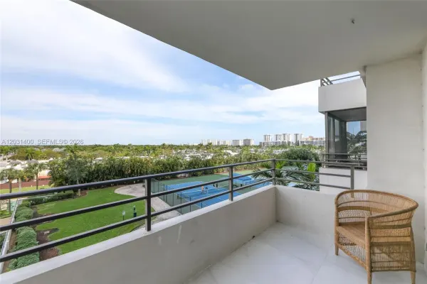 600 Three Islands Boulevard, Unit 403, Hallandale Beach, FL, 33009