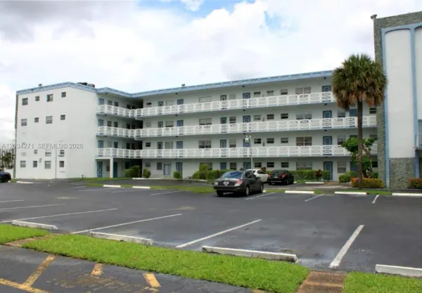 4090 NW 42nd Avenue 304, Lauderdale Lakes, FL 33319