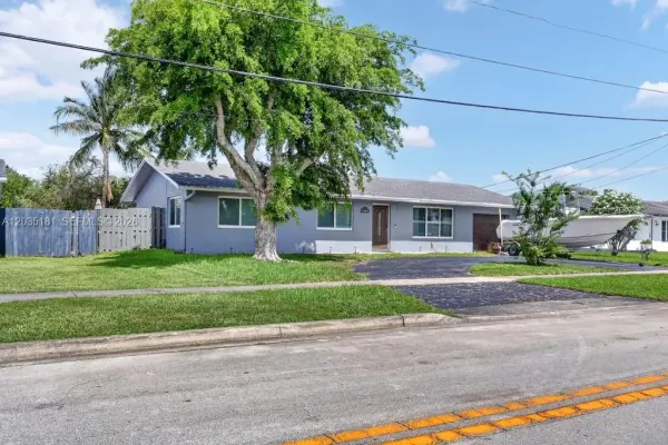1000 W River Drive, Margate, FL 33063