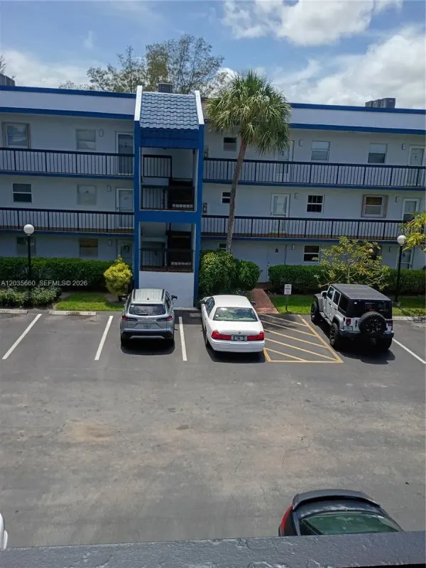 3040 Holiday Springs Boulevard 311, Margate, FL 33063