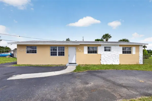 560 W 34th Street, Riviera Beach, FL 33404