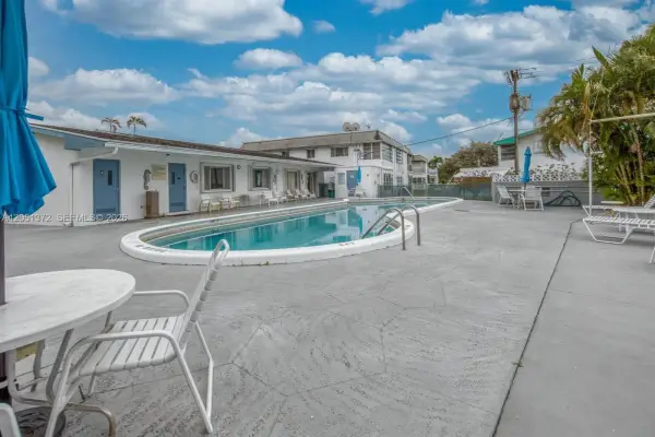 2440 Lake Osborne Drive 210, Lake Worth, FL 33461