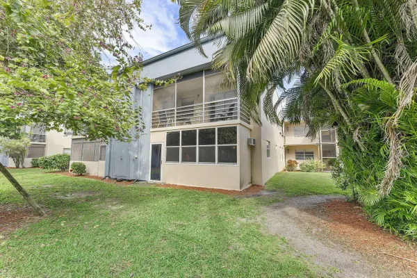877 Flanders S, Delray Beach, FL 33484