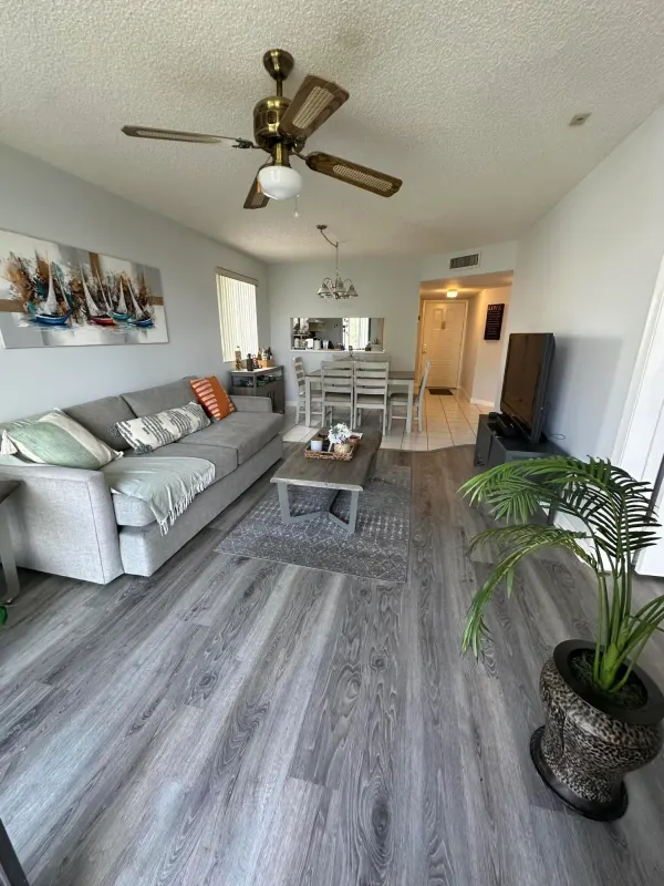 3138 Via Poinciana 317, Lake Worth, FL 33480