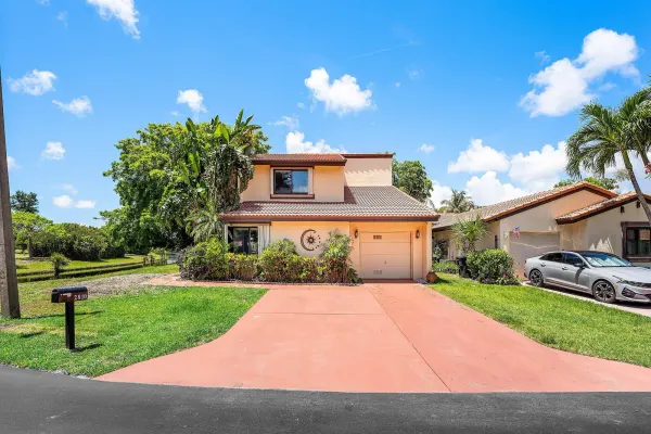 2810 Sand Pines Court, Lake Worth, FL 33462