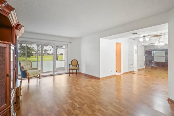 3951 Via Poinciana 112, Lake Worth, FL 33467