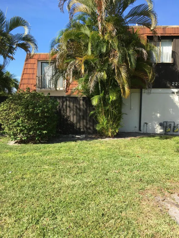 2233 White Pine Circle D, Greenacres, FL 33415