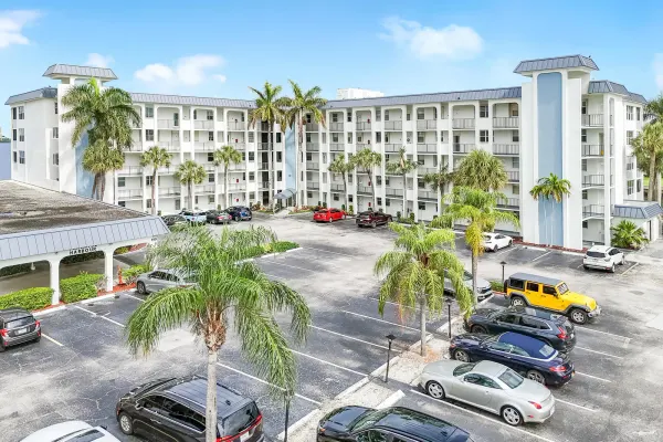 100 Paradise Harbour Boulevard 211, North Palm Beach, FL 33408