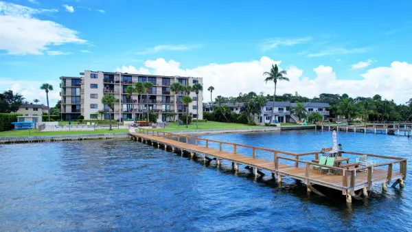 1202 S Lake Drive 105, Lantana, FL 33462