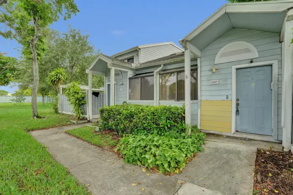 2027 Winners Circle, North Lauderdale, FL 33068