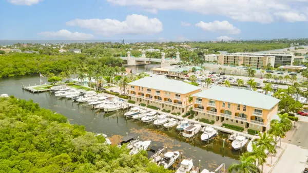 643 Casa Loma Boulevard, Boynton Beach, FL 33435