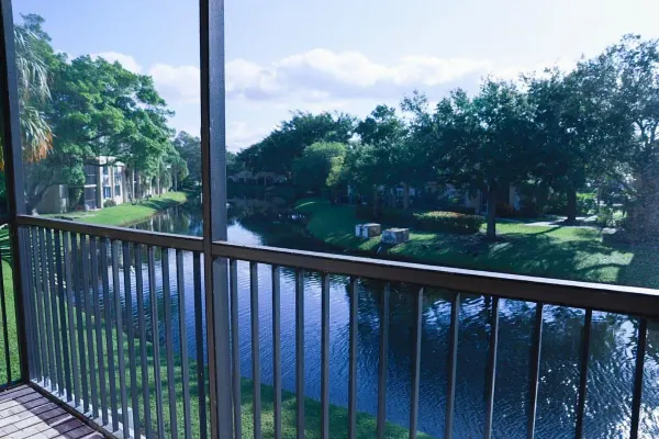 428 Lakeview Drive 201, Weston, FL 33326