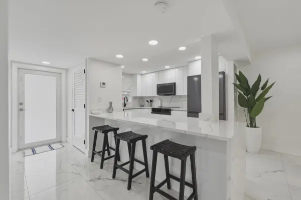 9523 N Hollybrook Lake Drive 103, Pembroke Pines, FL 33025