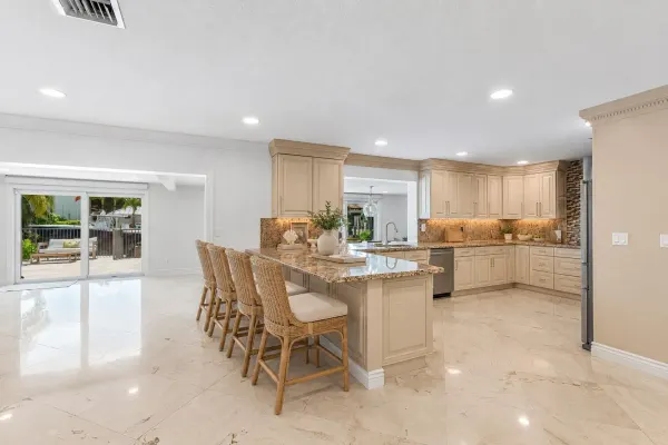 4230 NE 24th Avenue, Lighthouse Point, FL 33064
