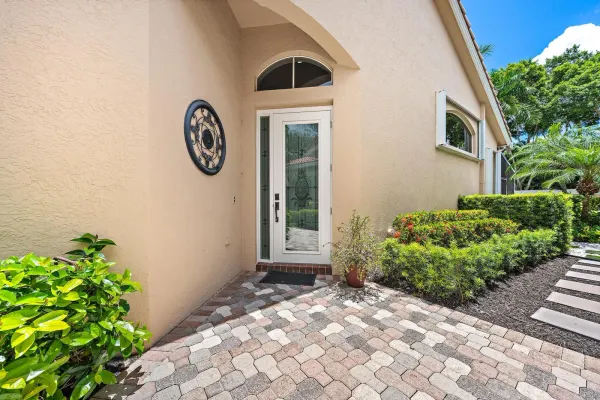 8164 Sandpiper Way, West Palm Beach, FL 33412