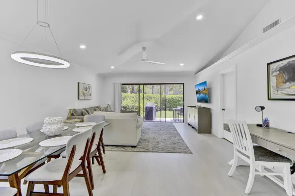 106 Club Drive, Palm Beach Gardens, FL 33418