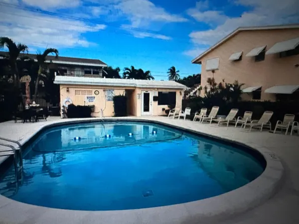 2160 NE 56th Court 107, Fort Lauderdale, FL 33308