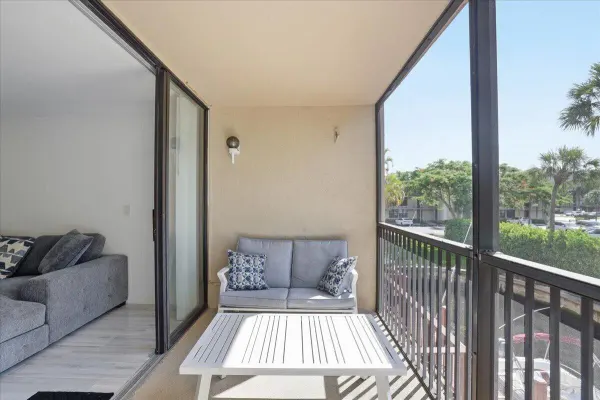 16 Royal Palm Way 205, Boca Raton, FL 33432