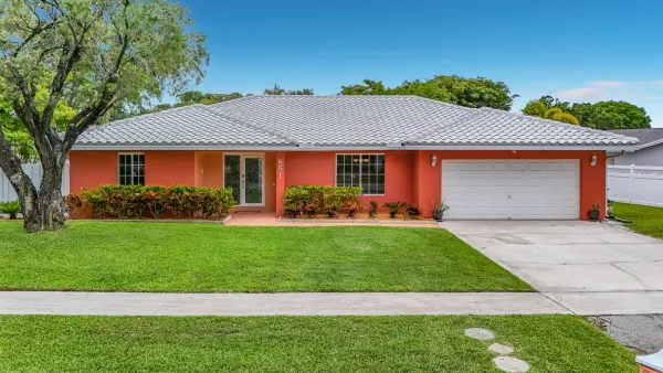 851 E Plantation Circle, Plantation, FL 33324