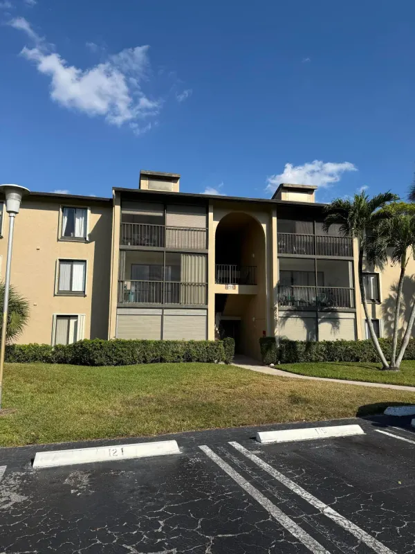 703 Sunny Pine Way B3, Greenacres, FL 33415