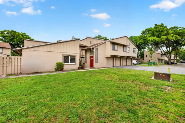 5611 NW 21st Street 8-a, Lauderhill, FL 33313