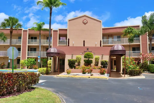 7538 N Devon Drive 311, Tamarac, FL 33321