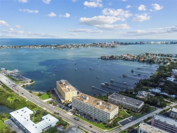 100 Bluff View Drive, Unit 607a, Belleair Bluffs, FL, 33770