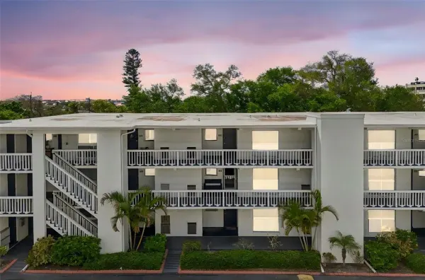2944 W Bay Drive, Unit 106, Belleair Bluffs, FL, 33770