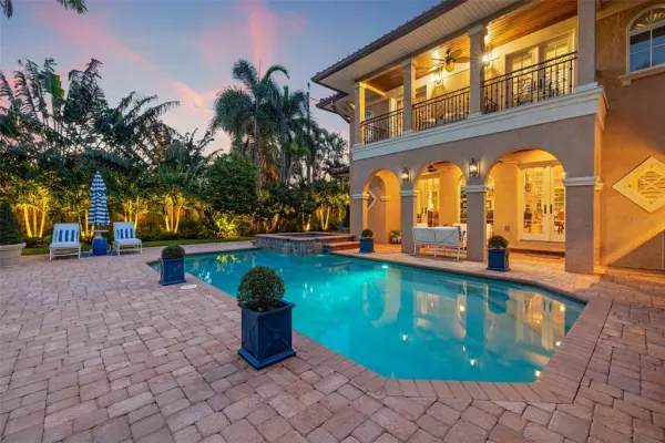 1124 Seville Lane NE, St Petersburg, FL, 33704