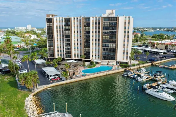 10355 Paradise Boulevard, Unit 907, Treasure Island, FL, 33706