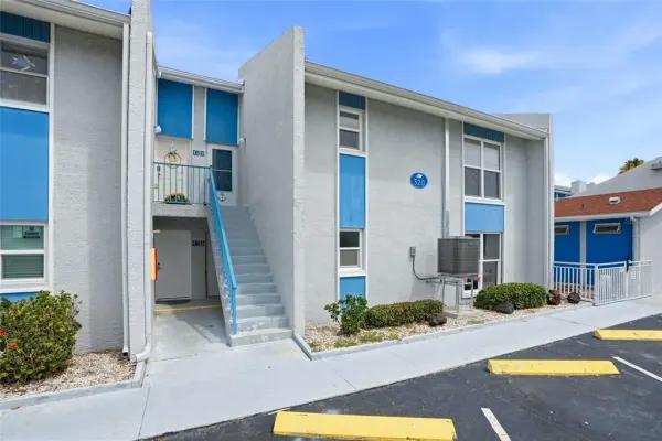 320 Medallion Boulevard, Unit H, Madeira Beach, FL, 33708
