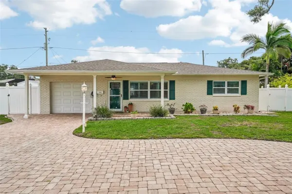 9725 48th Place N, St Petersburg, FL, 33708