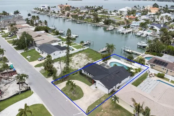 12125 6th Street E, Treasure Island, FL, 33706