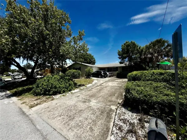 1004 Connecticut Road, Tarpon Springs, FL, 34689