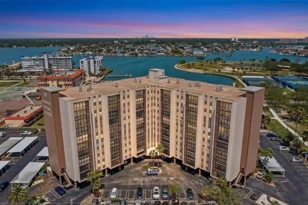 10355 Paradise Boulevard, Unit 812, Treasure Island, FL, 33706