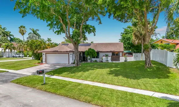 4201 NW 73rd Avenue, Lauderhill, FL 33319