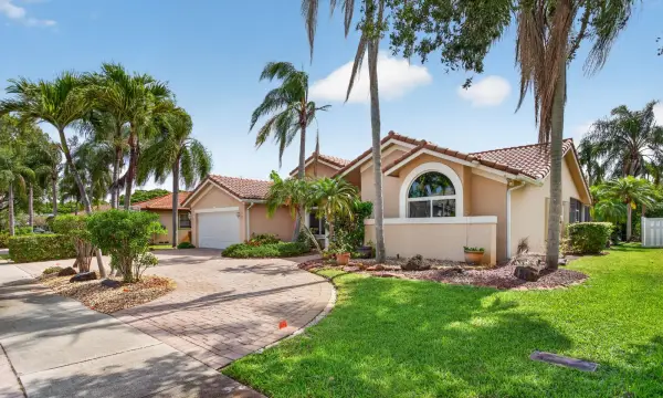 5333 N Springs Way, Coral Springs, FL 33076