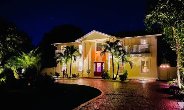 6850 Eastview Drive, Lake Worth, FL 33462