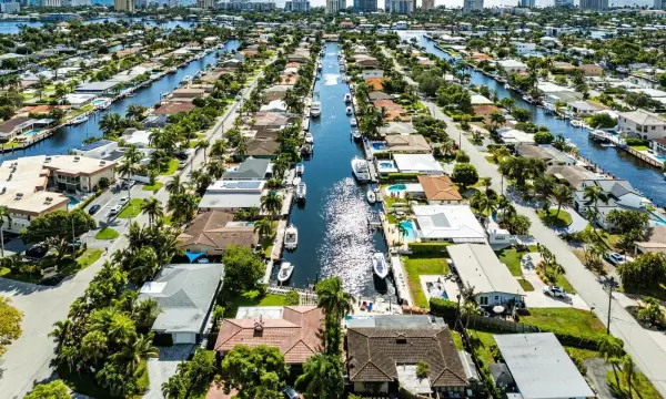 2200 SE 9th Street, Pompano Beach, FL 33062