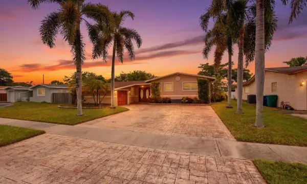 4930 SW 90th Way, Cooper City, FL 33328