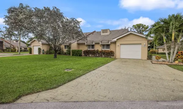 6845 Fountains Circle, Lake Worth, FL 33467