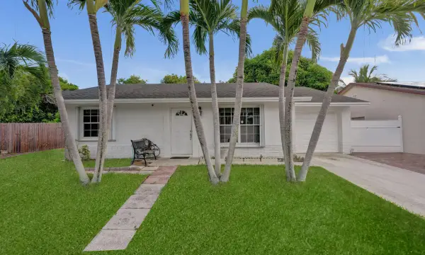 6134 E Wauconda Way E, Lake Worth, FL 33463