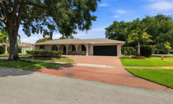 7381 SW 9th Street, Plantation, FL 33317