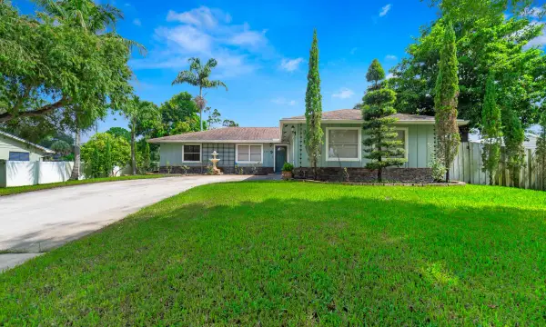 110 W Mango Road, Lake Worth, FL 33467